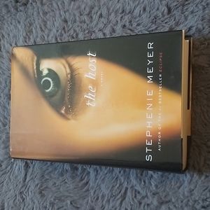 The Host by Stephenie Meyer - Hard cover